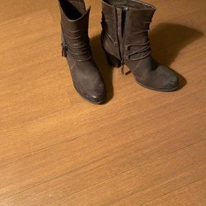 Tamaris Brown Suede Boots